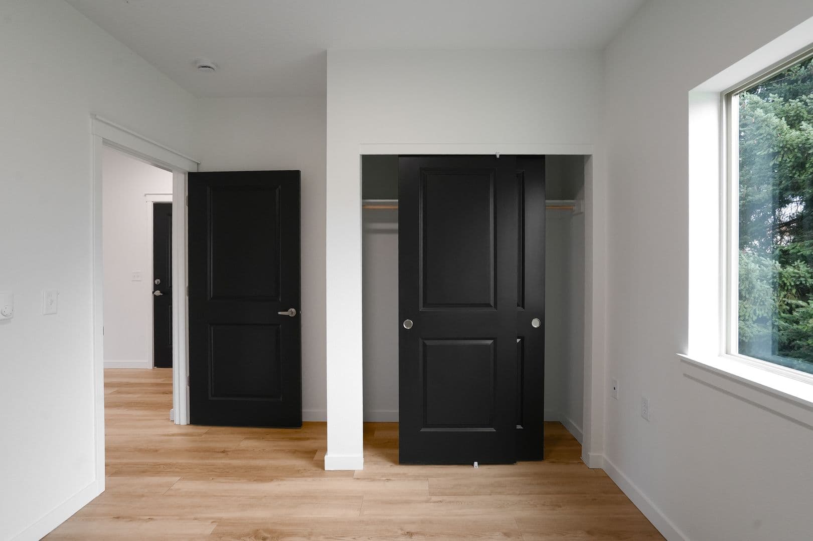 Monmouth Apartment: 300-340 Hoxton Ave
