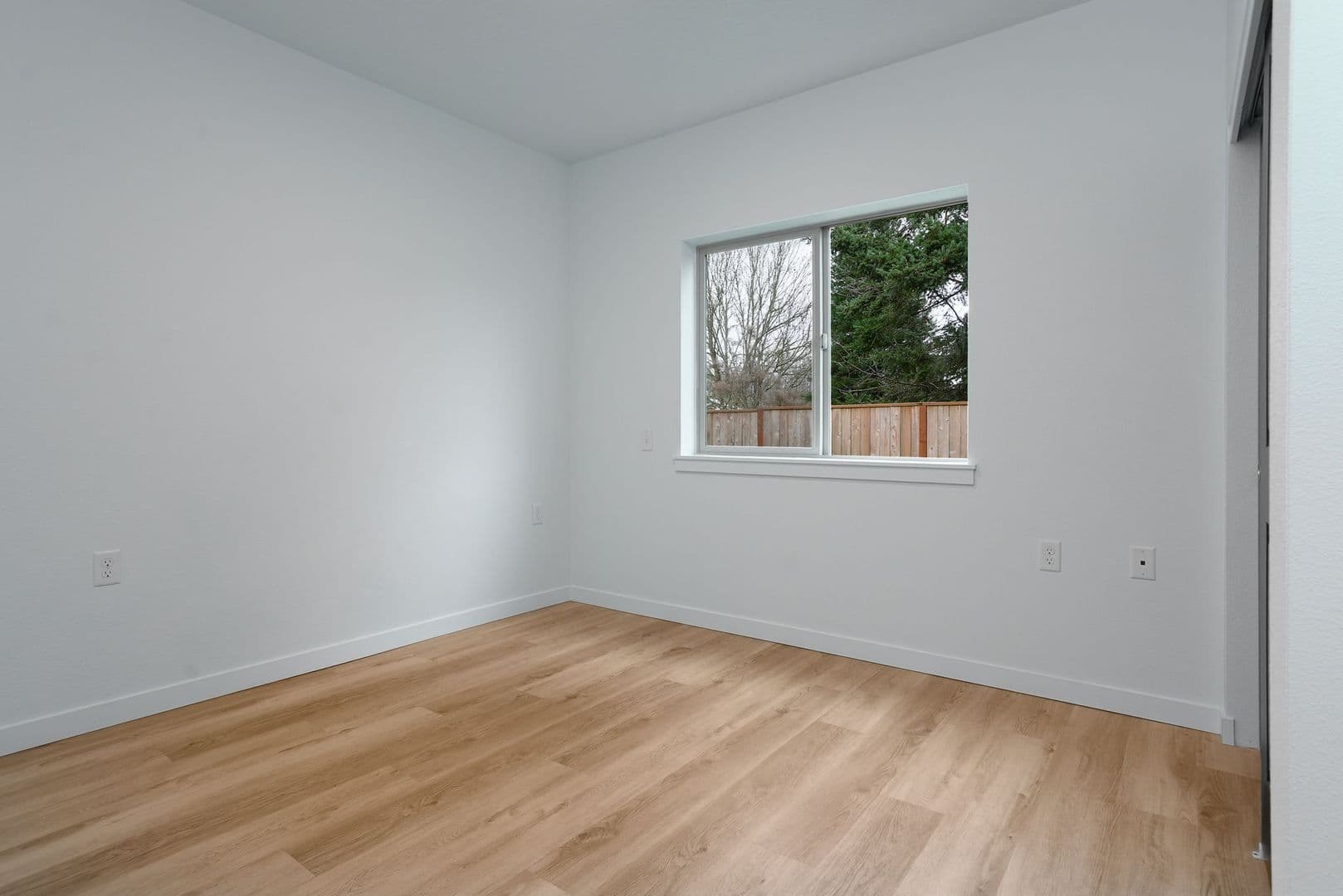 Monmouth Apartment: 300-340 Hoxton Ave