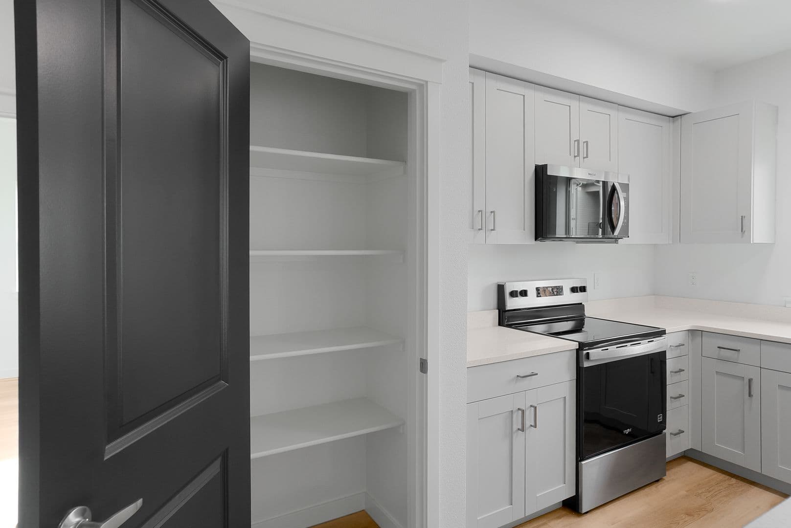 Monmouth Apartment: 300-340 Hoxton Ave