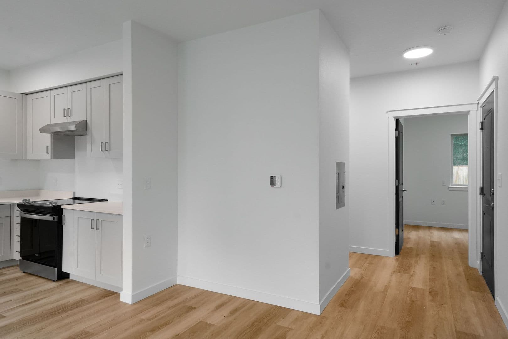 Monmouth Apartment: 300-340 Hoxton Ave