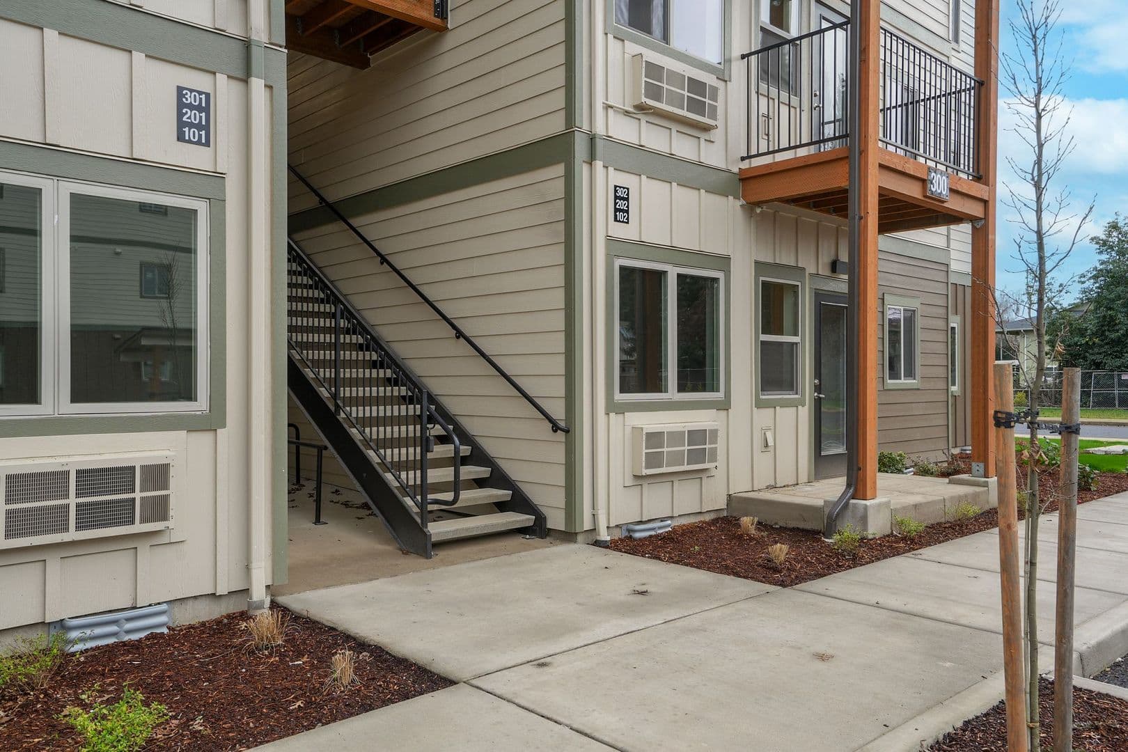 Monmouth Apartment: 300-340 Hoxton Ave