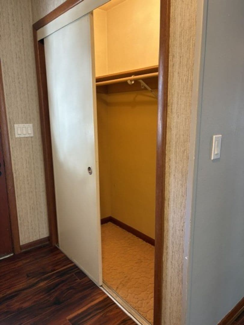 Salem House: 825 Orchard Heights Road NW
