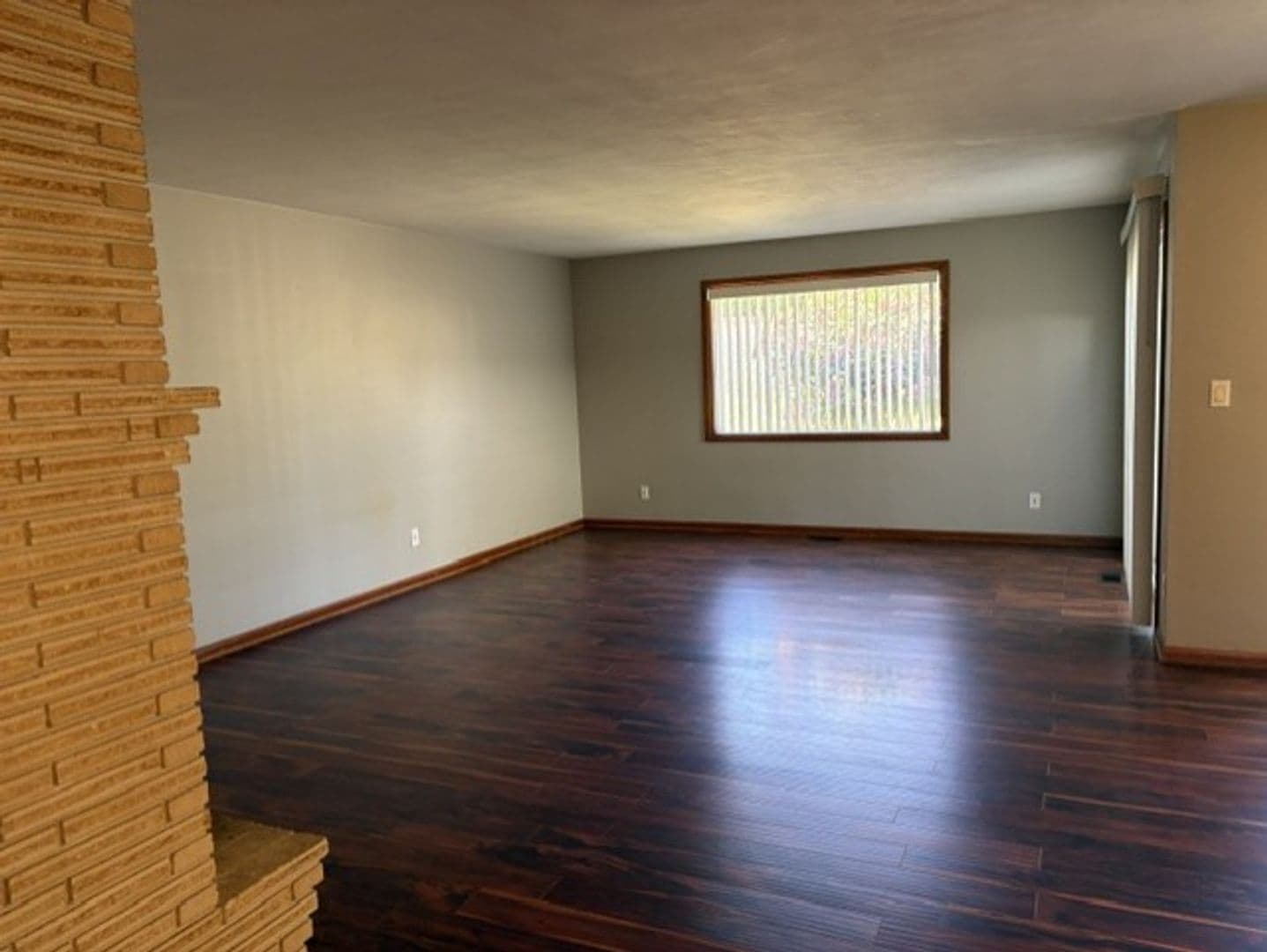 Salem House: 825 Orchard Heights Road NW