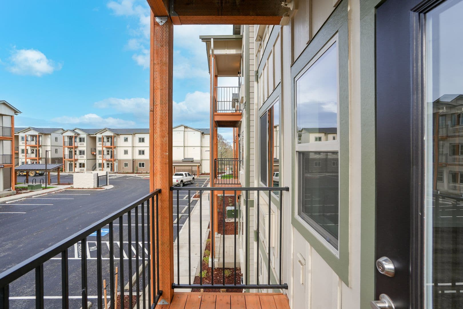 Monmouth Apartment: 300-340 Hoxton Ave