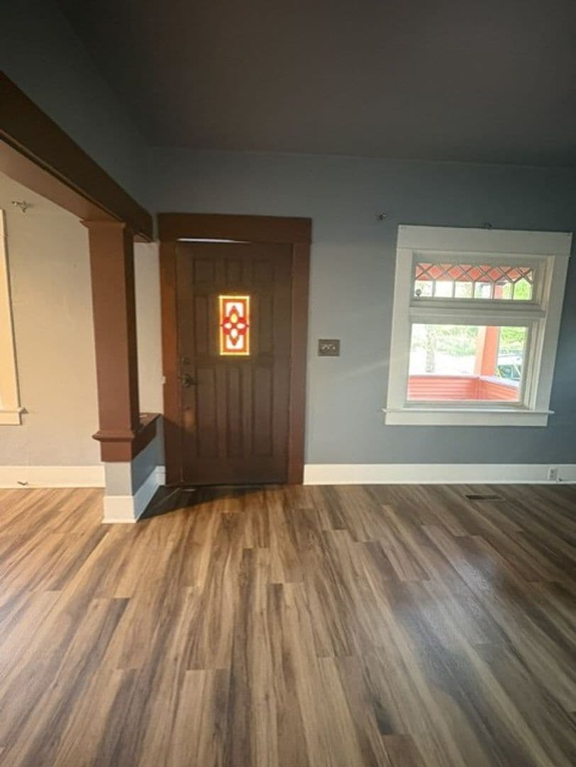 Albany House: 714 Montgomery St SE