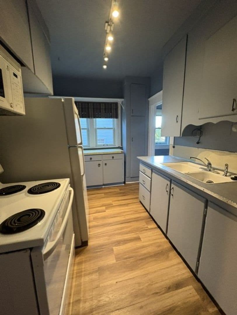 Albany House: 714 Montgomery St SE