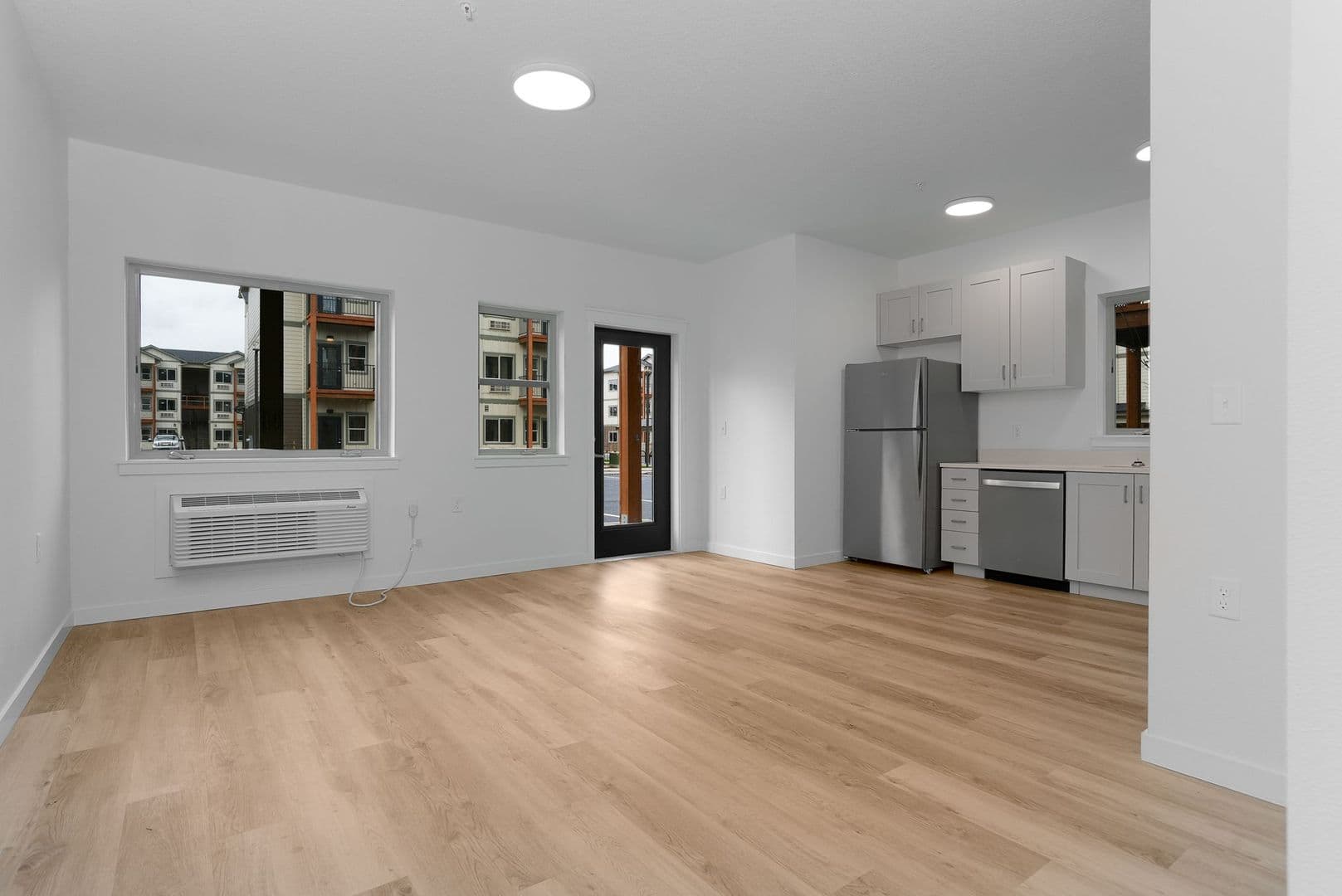 Monmouth Apartment: 300-340 Hoxton Ave