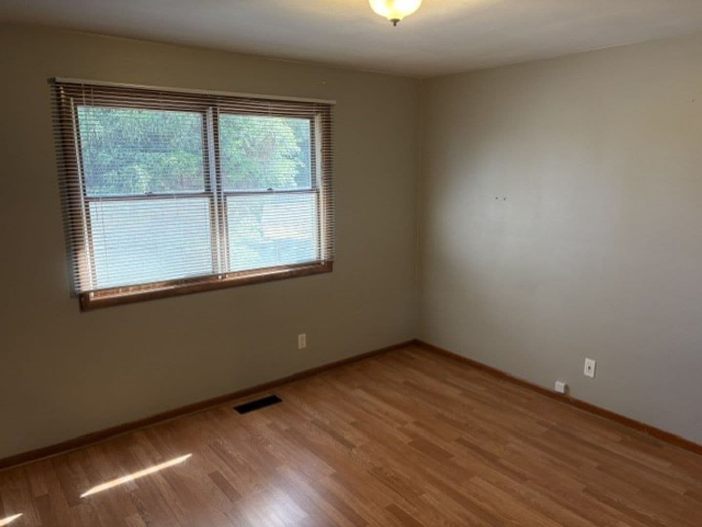 Salem House: 825 Orchard Heights Road NW