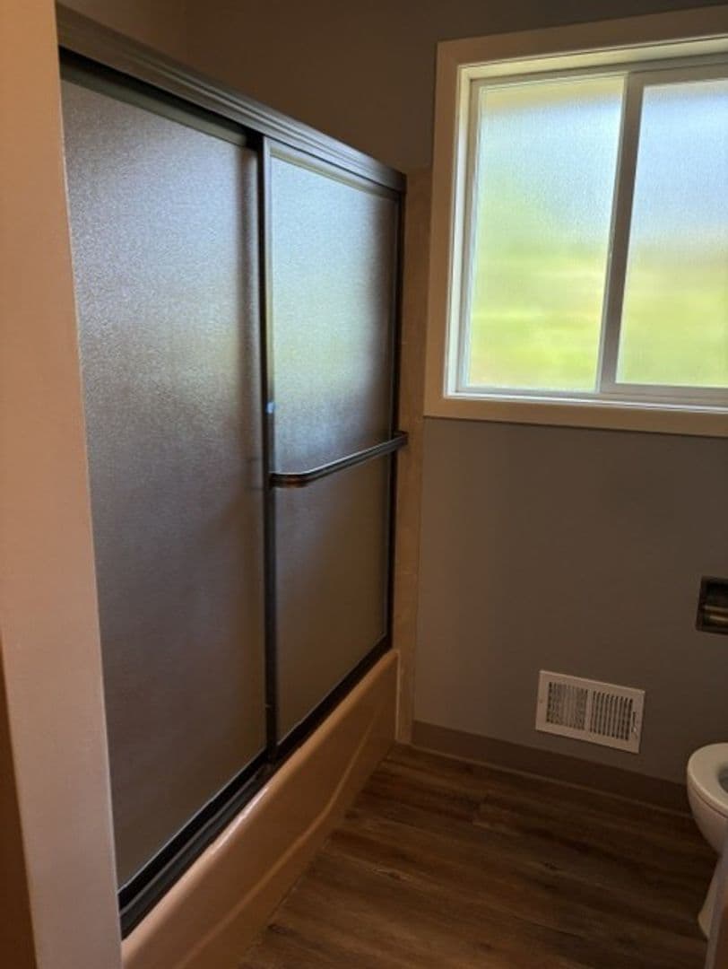 Salem House: 1118 Hemlock St NW