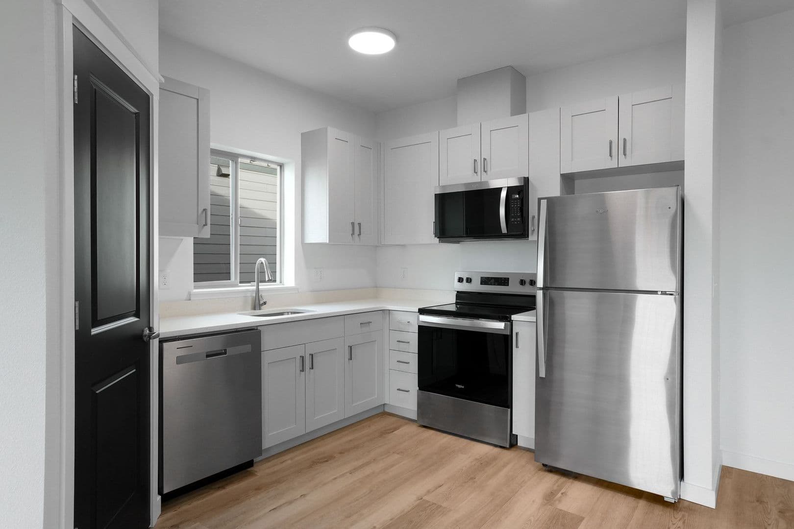 Monmouth Apartment: 300-340 Hoxton Ave