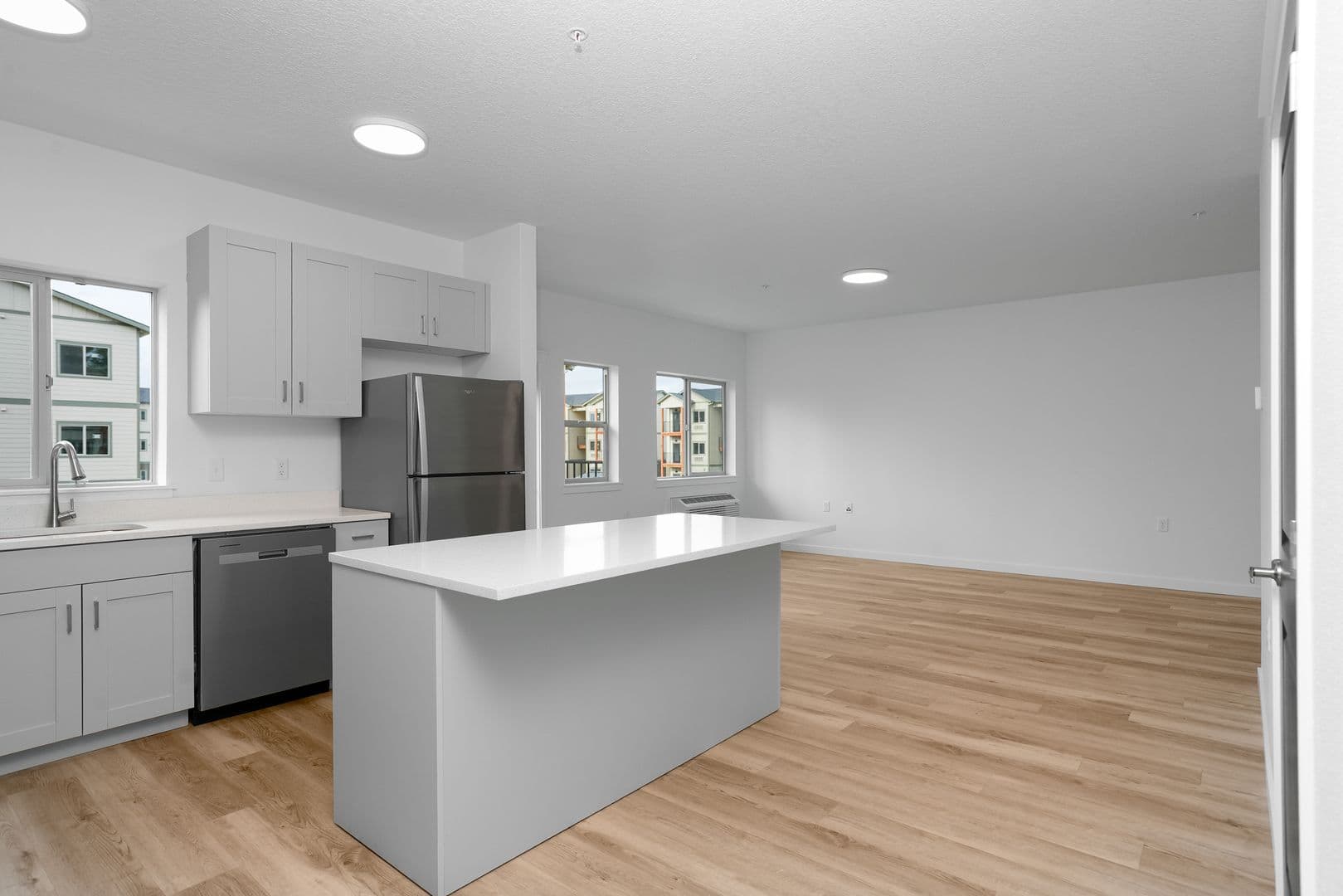 Monmouth Apartment: 300-340 Hoxton Ave