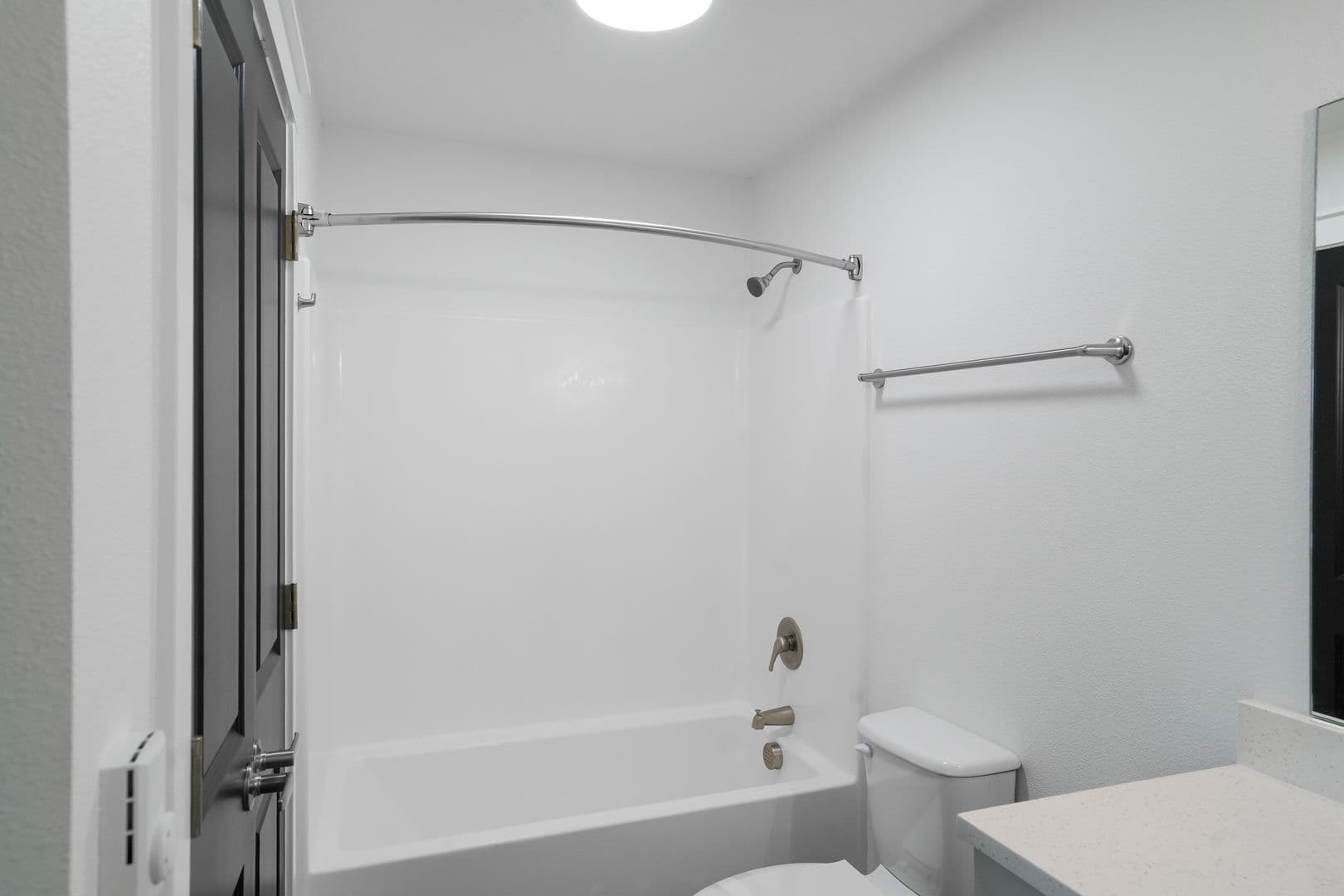 Monmouth Apartment: 300-340 Hoxton Ave