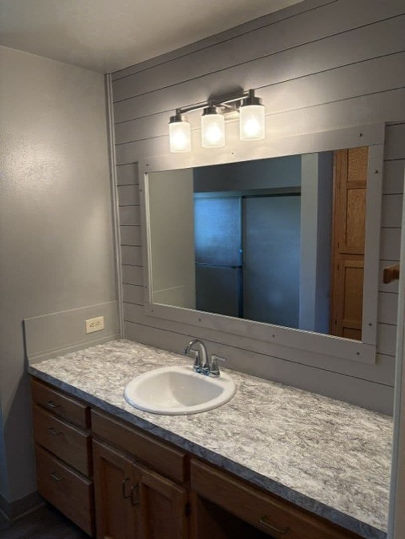 Salem House: 1118 Hemlock St NW
