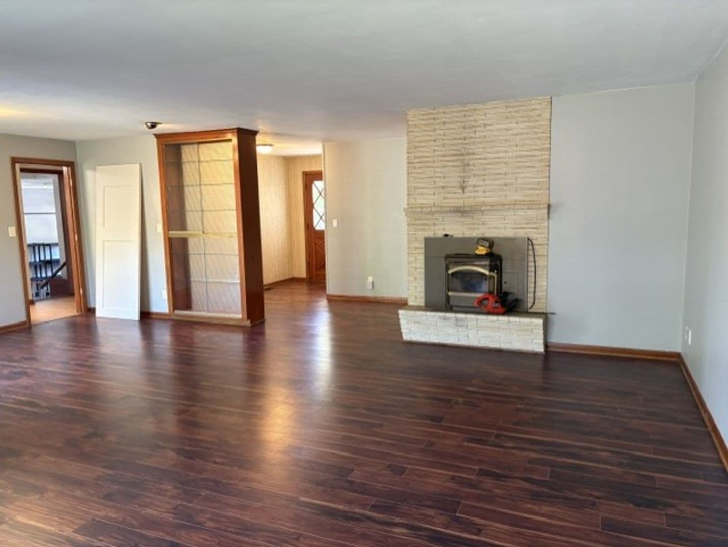 Salem House: 825 Orchard Heights Road NW