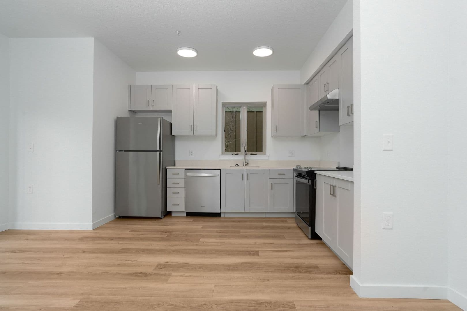 Monmouth Apartment: 300-340 Hoxton Ave