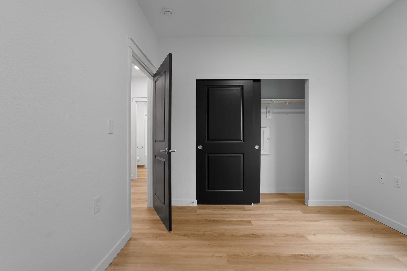 Monmouth Apartment: 300-340 Hoxton Ave