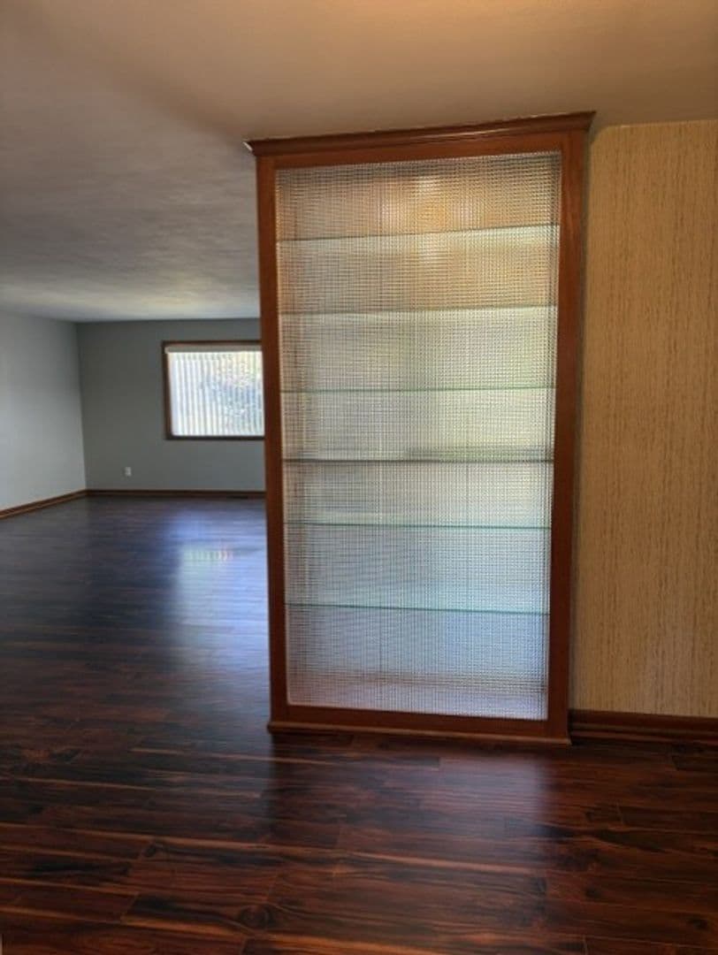 Salem House: 825 Orchard Heights Road NW