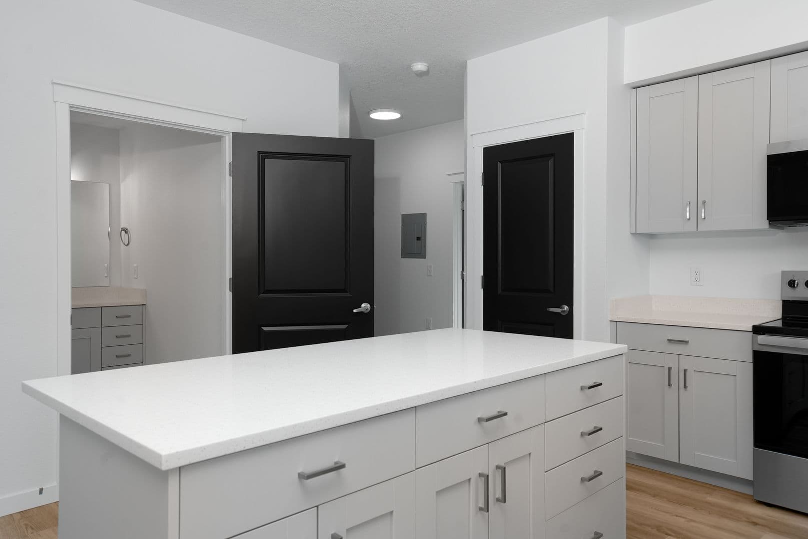 Monmouth Apartment: 300-340 Hoxton Ave