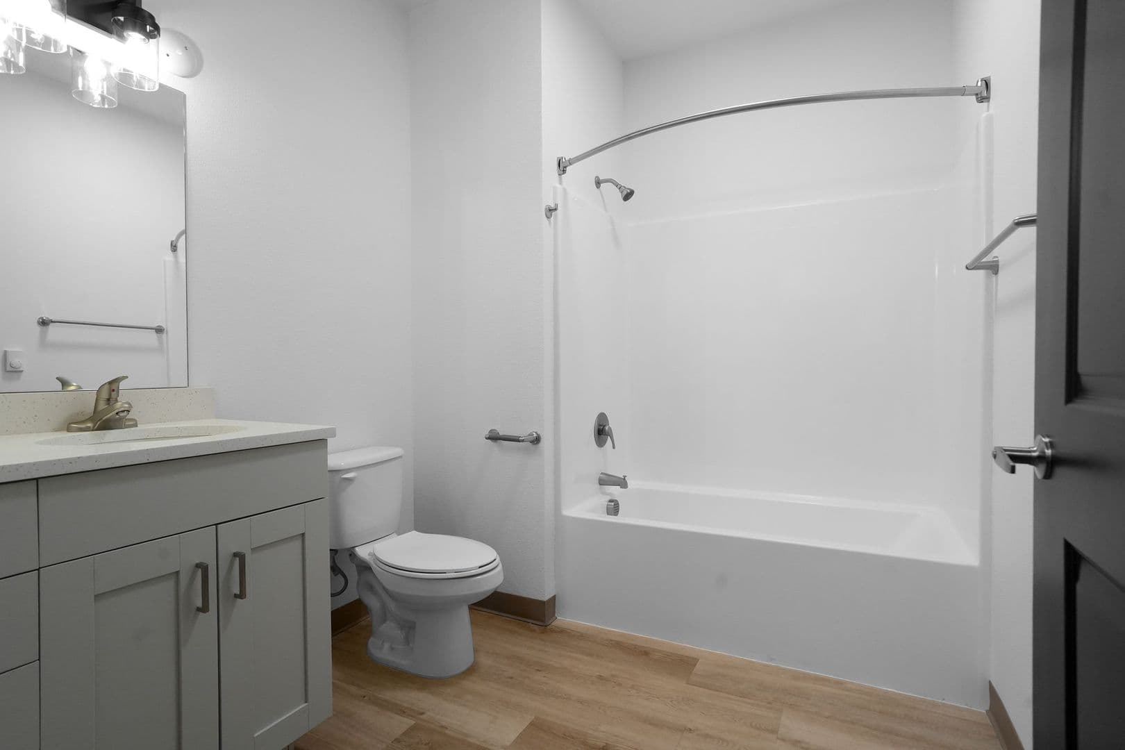 Monmouth Apartment: 300-340 Hoxton Ave