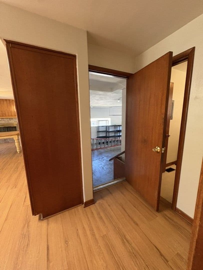 Salem House: 825 Orchard Heights Road NW