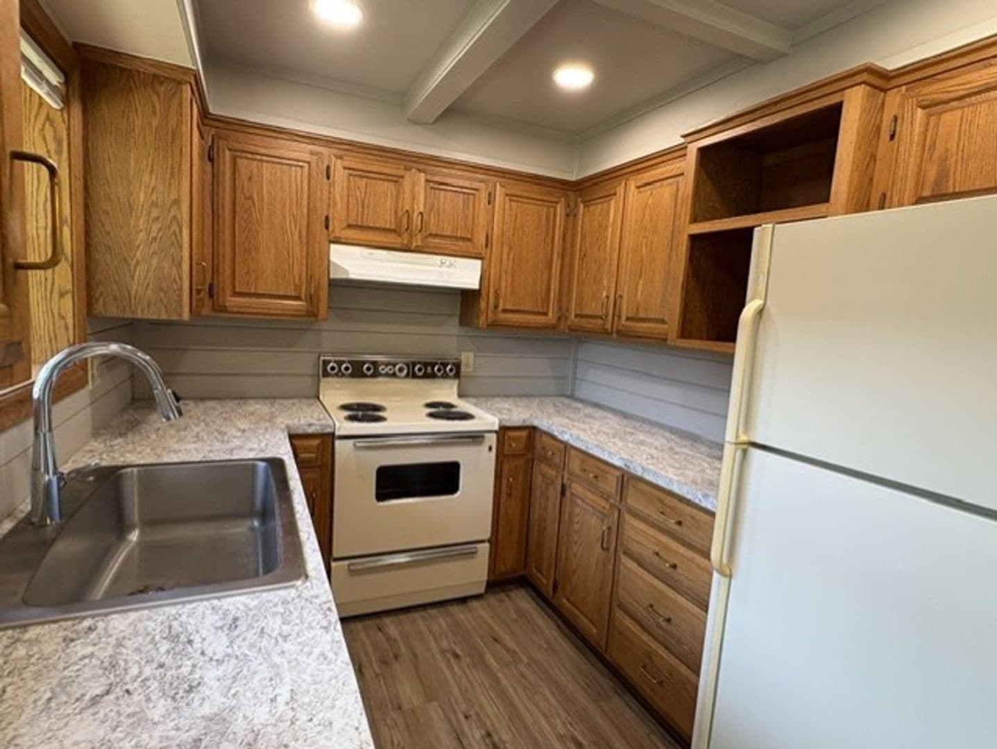 Salem House: 1118 Hemlock St NW