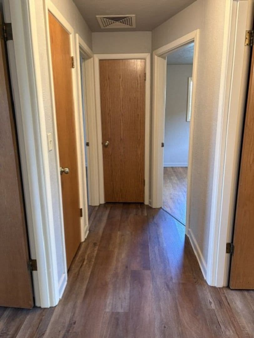 Salem House: 1118 Hemlock St NW