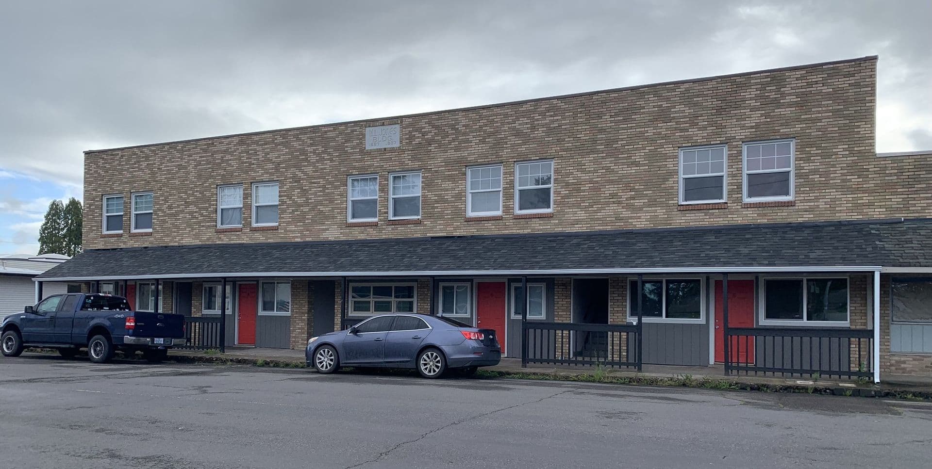 Jefferson Apartment: 145 S. Main St