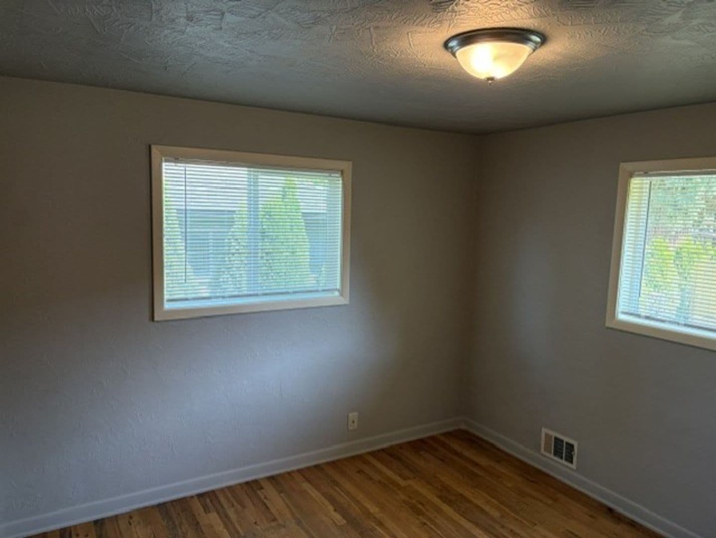 Salem House: 1118 Hemlock St NW