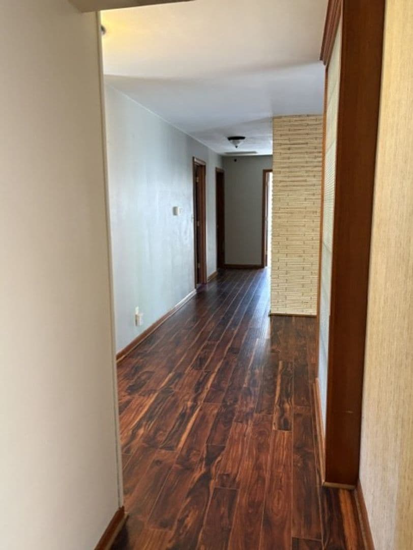 Salem House: 825 Orchard Heights Road NW