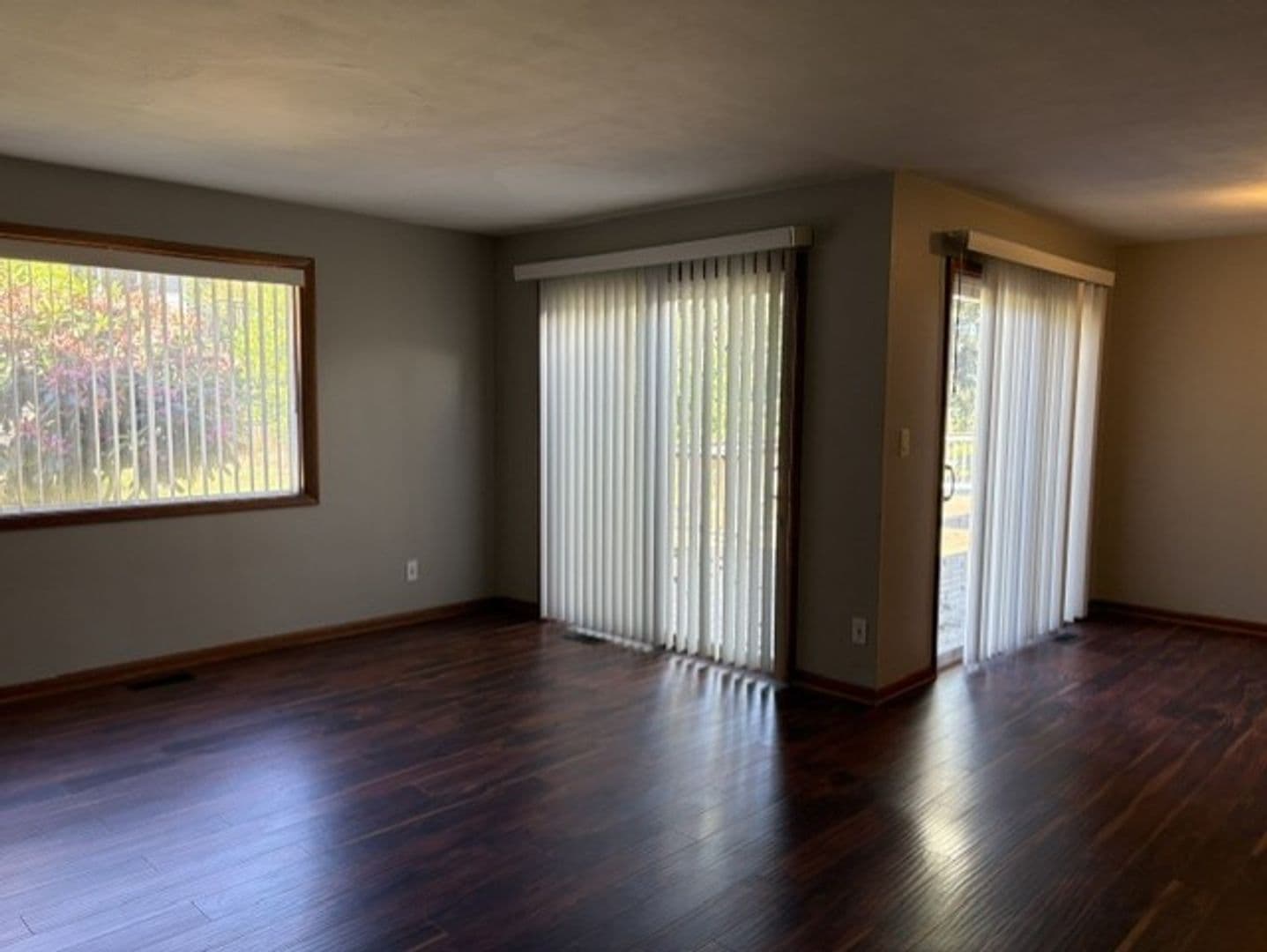 Salem House: 825 Orchard Heights Road NW