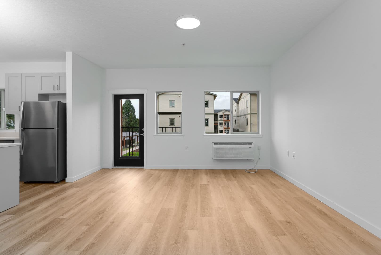 Monmouth Apartment: 300-340 Hoxton Ave