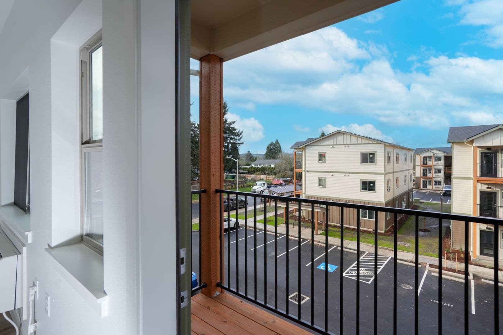 Monmouth Apartment: 300-340 Hoxton Ave