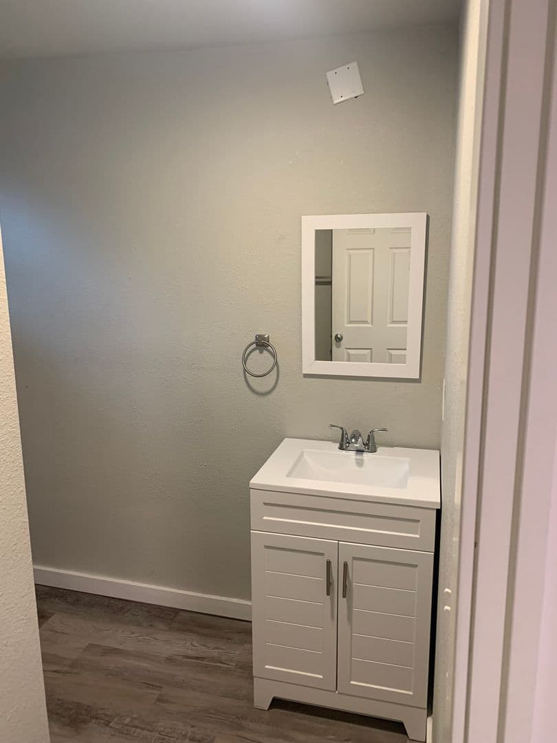 Jefferson Apartment: 145 S. Main St