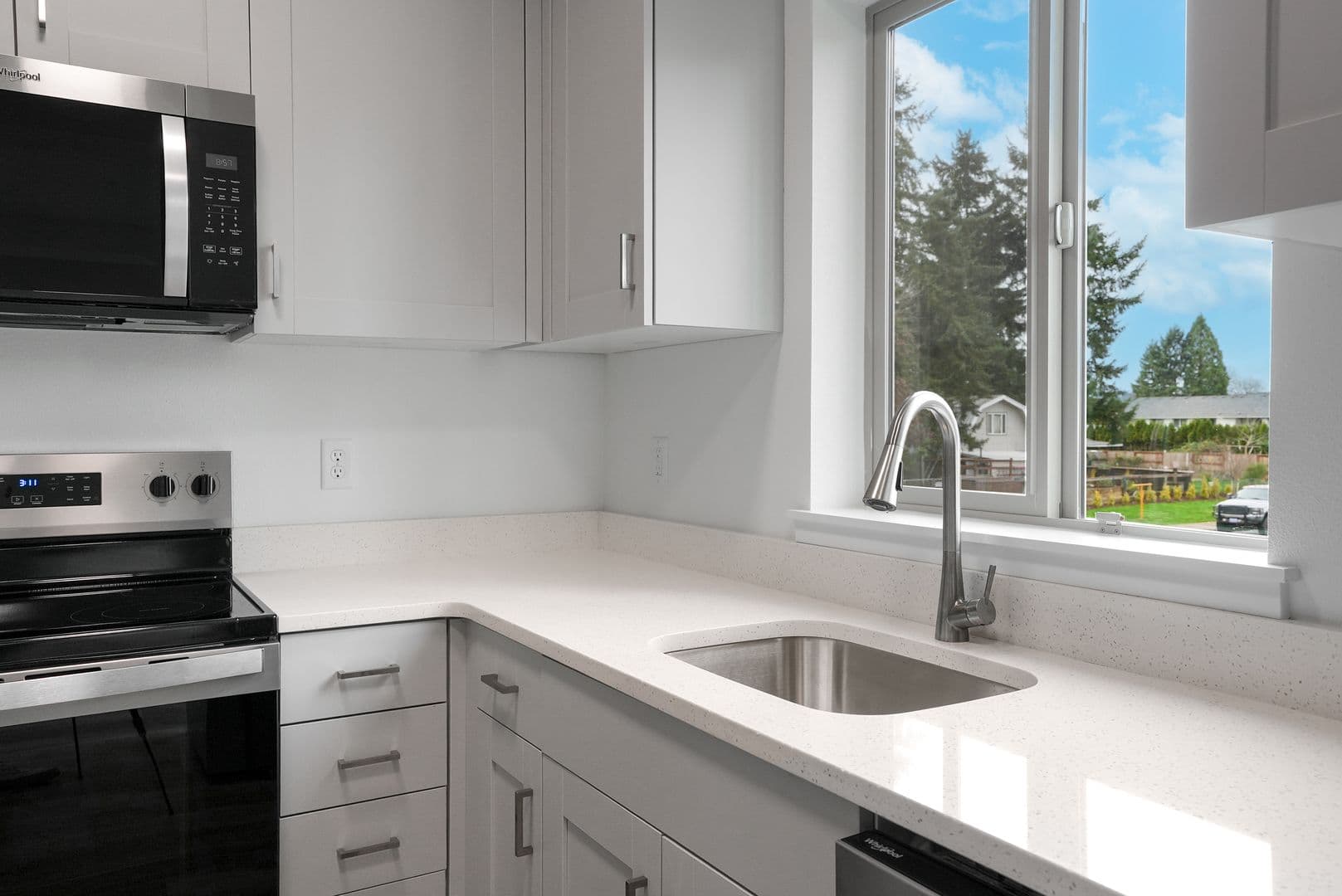 Monmouth Apartment: 300-340 Hoxton Ave