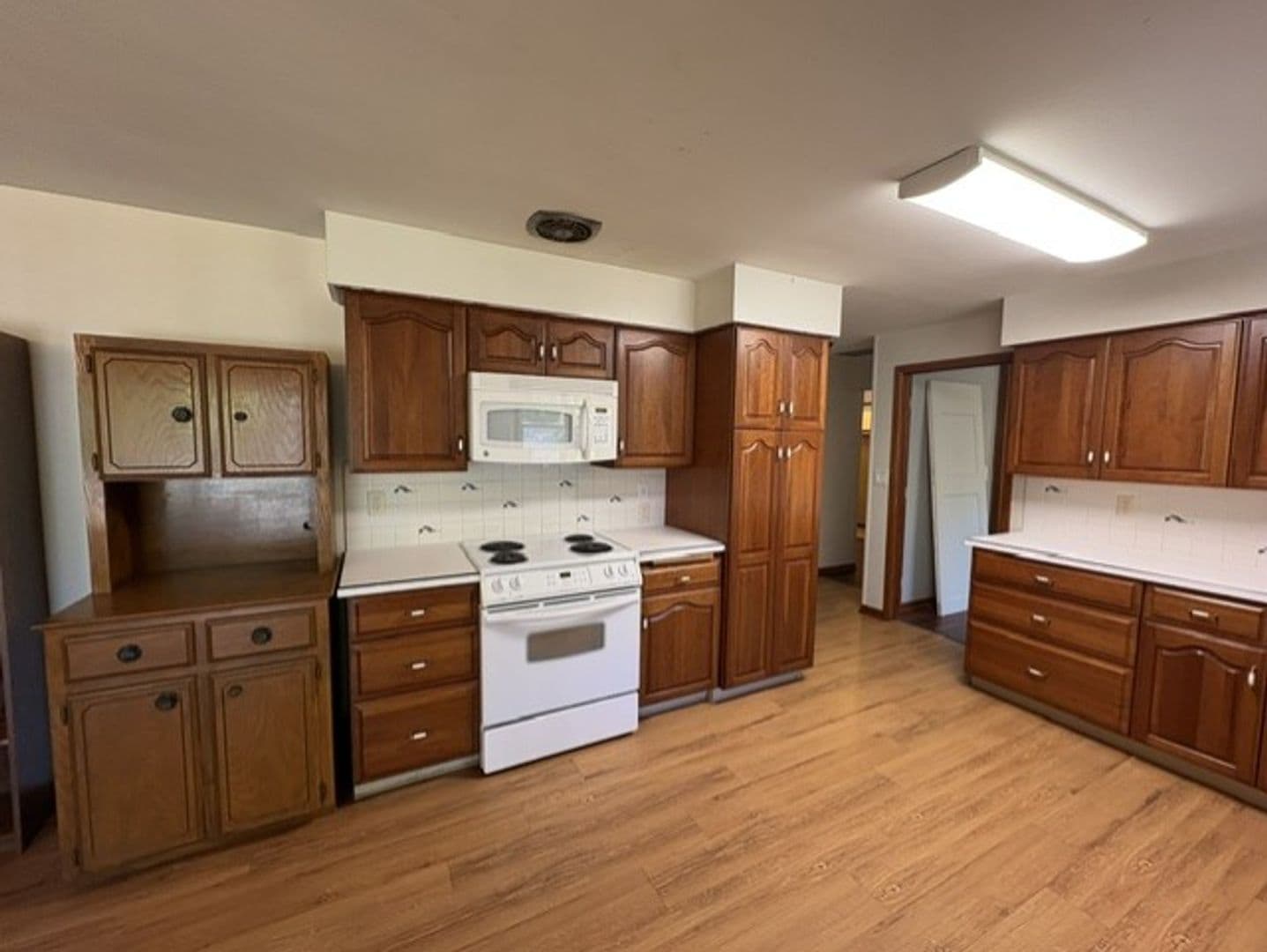 Salem House: 825 Orchard Heights Road NW