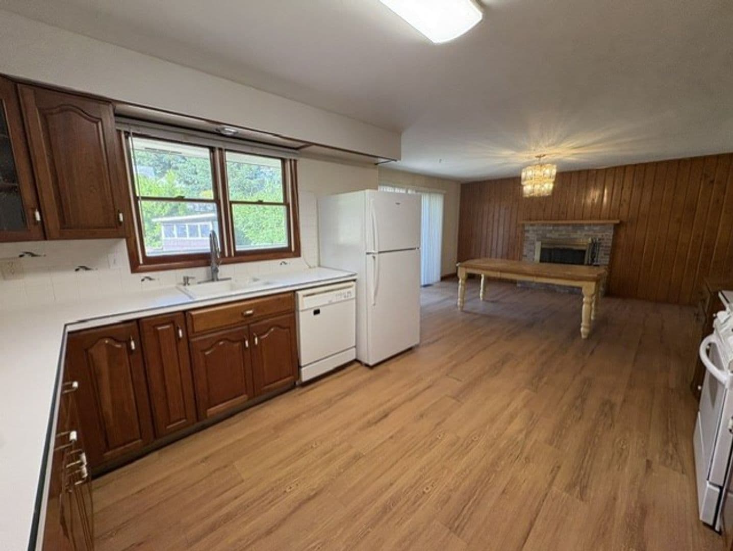 Salem House: 825 Orchard Heights Road NW