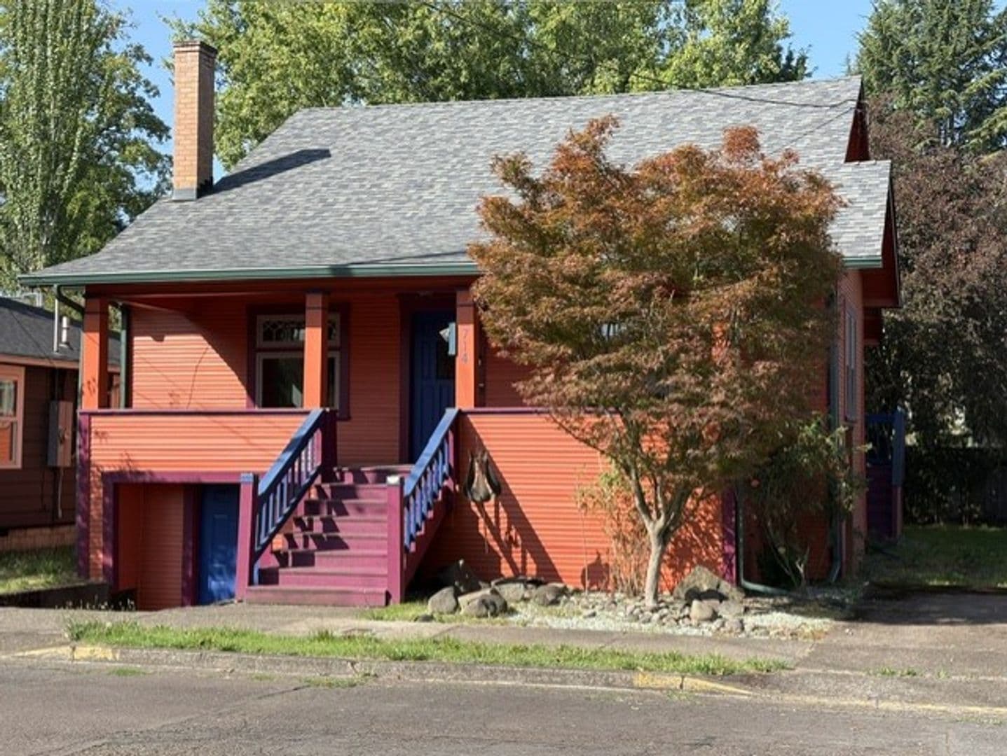 Albany House: 714 Montgomery St SE