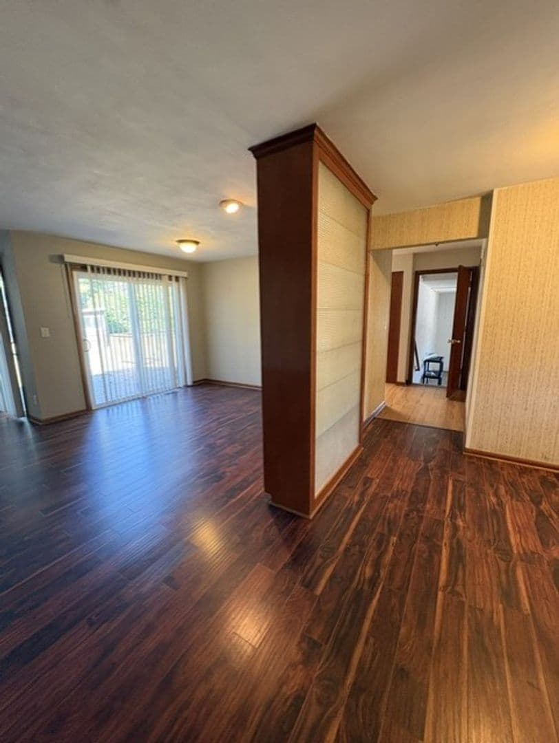 Salem House: 825 Orchard Heights Road NW