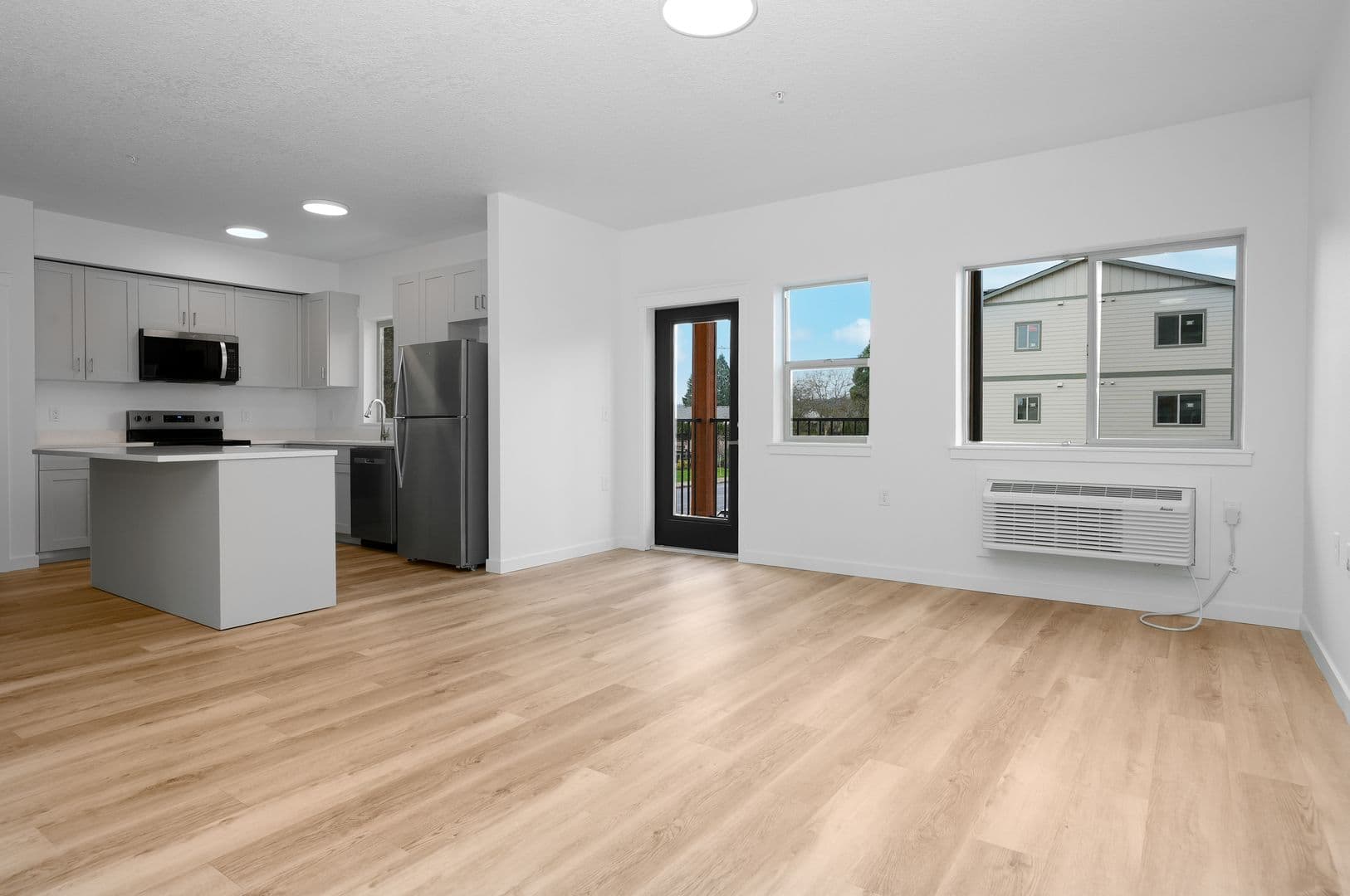 Monmouth Apartment: 300-340 Hoxton Ave