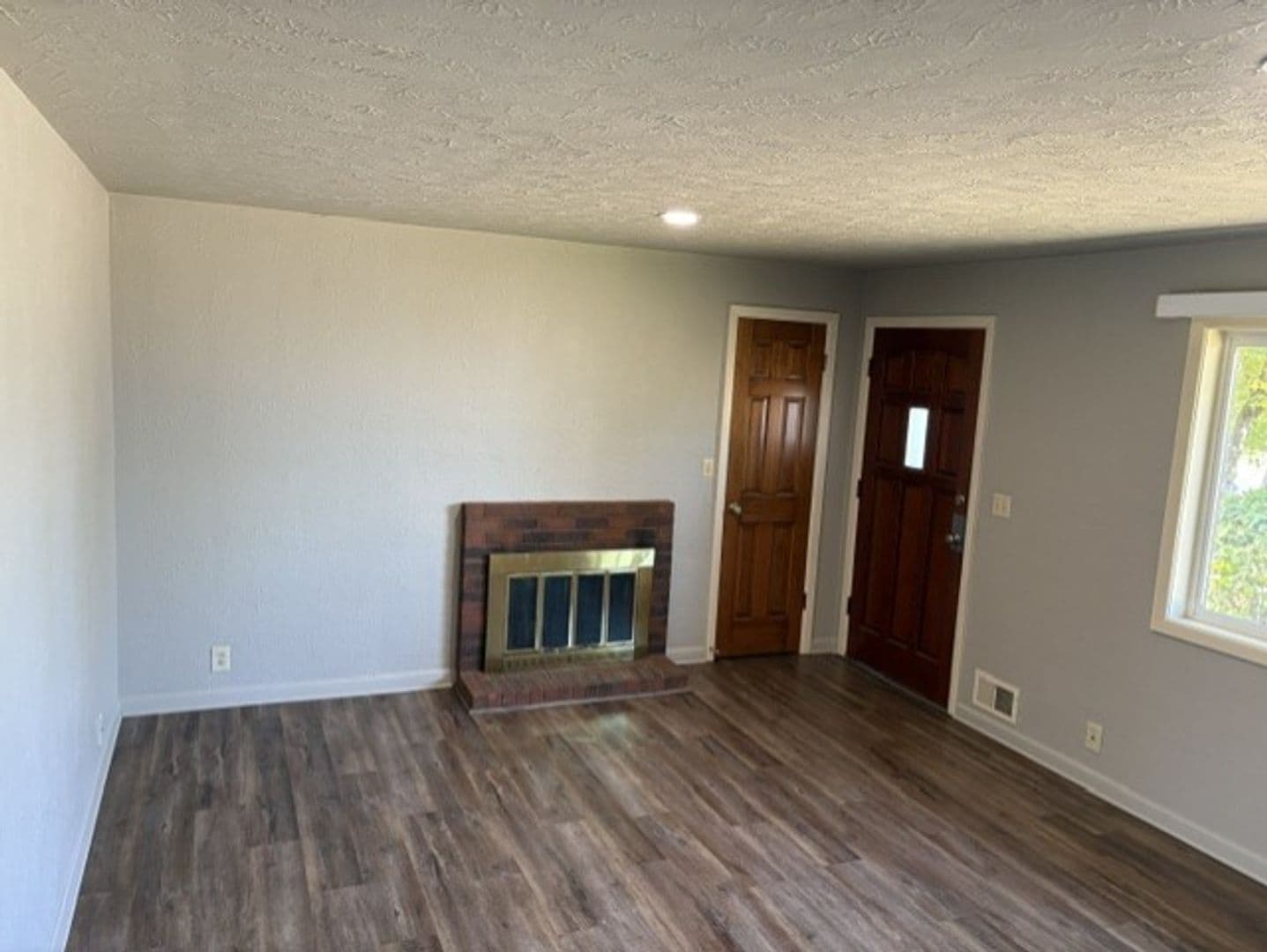 Salem House: 1118 Hemlock St NW