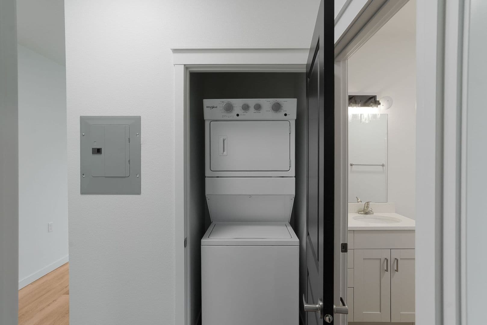 Monmouth Apartment: 300-340 Hoxton Ave