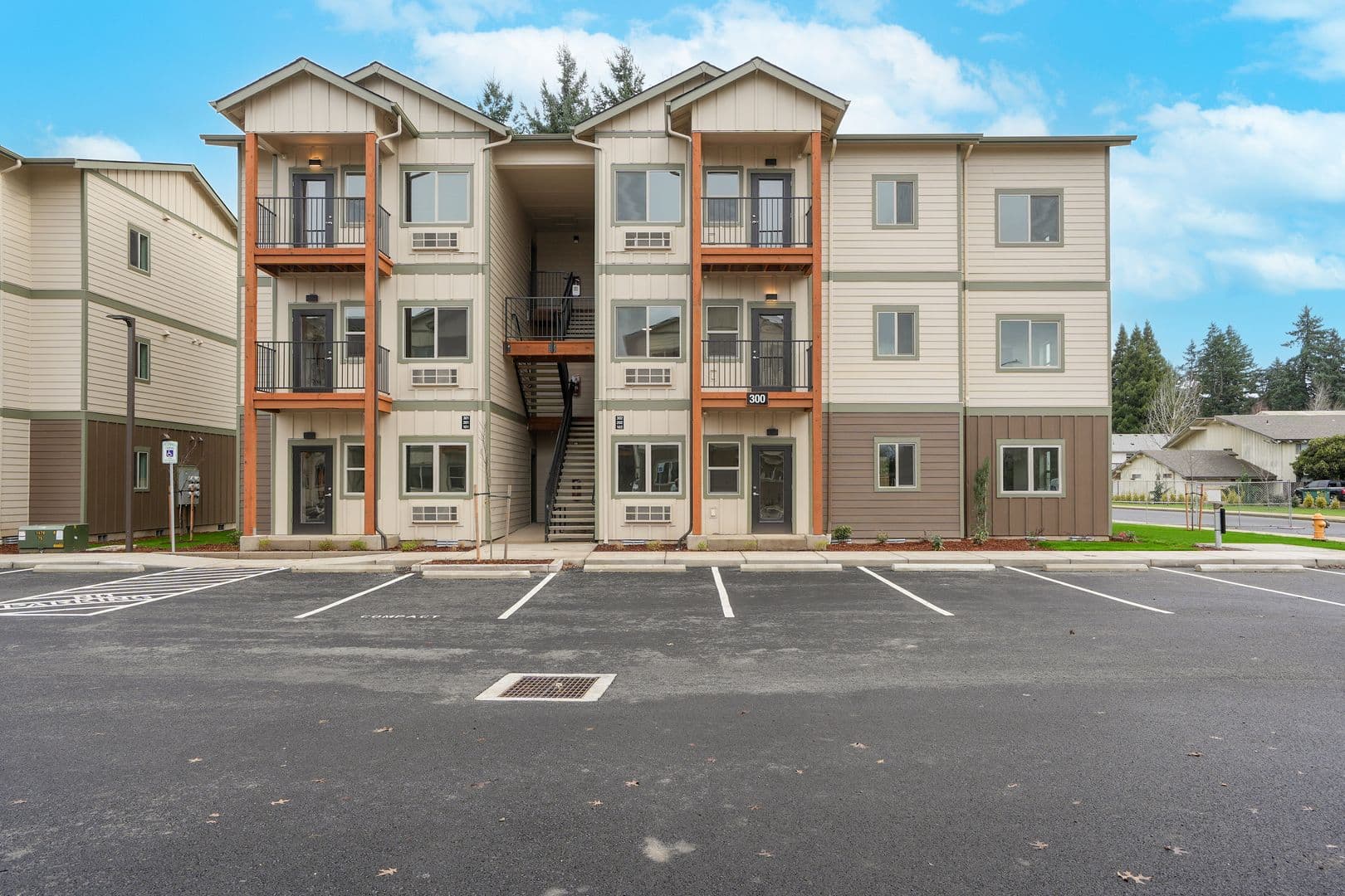 Monmouth Apartment: 300-340 Hoxton Ave