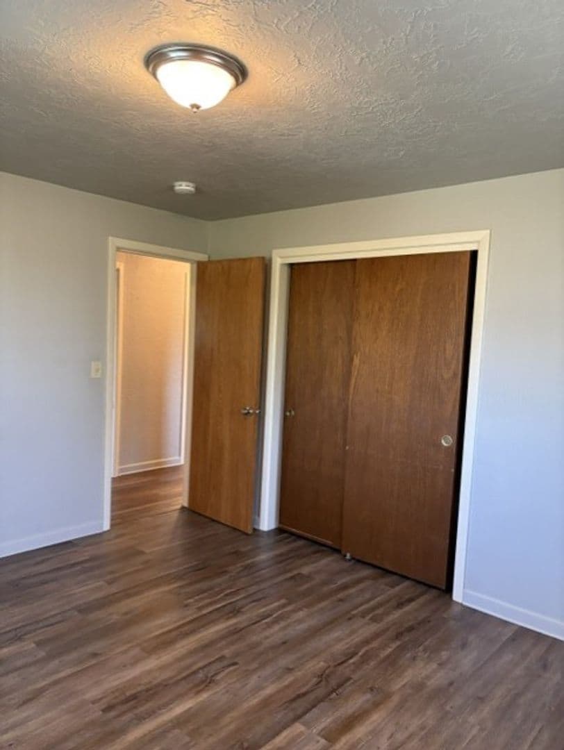 Salem House: 1118 Hemlock St NW