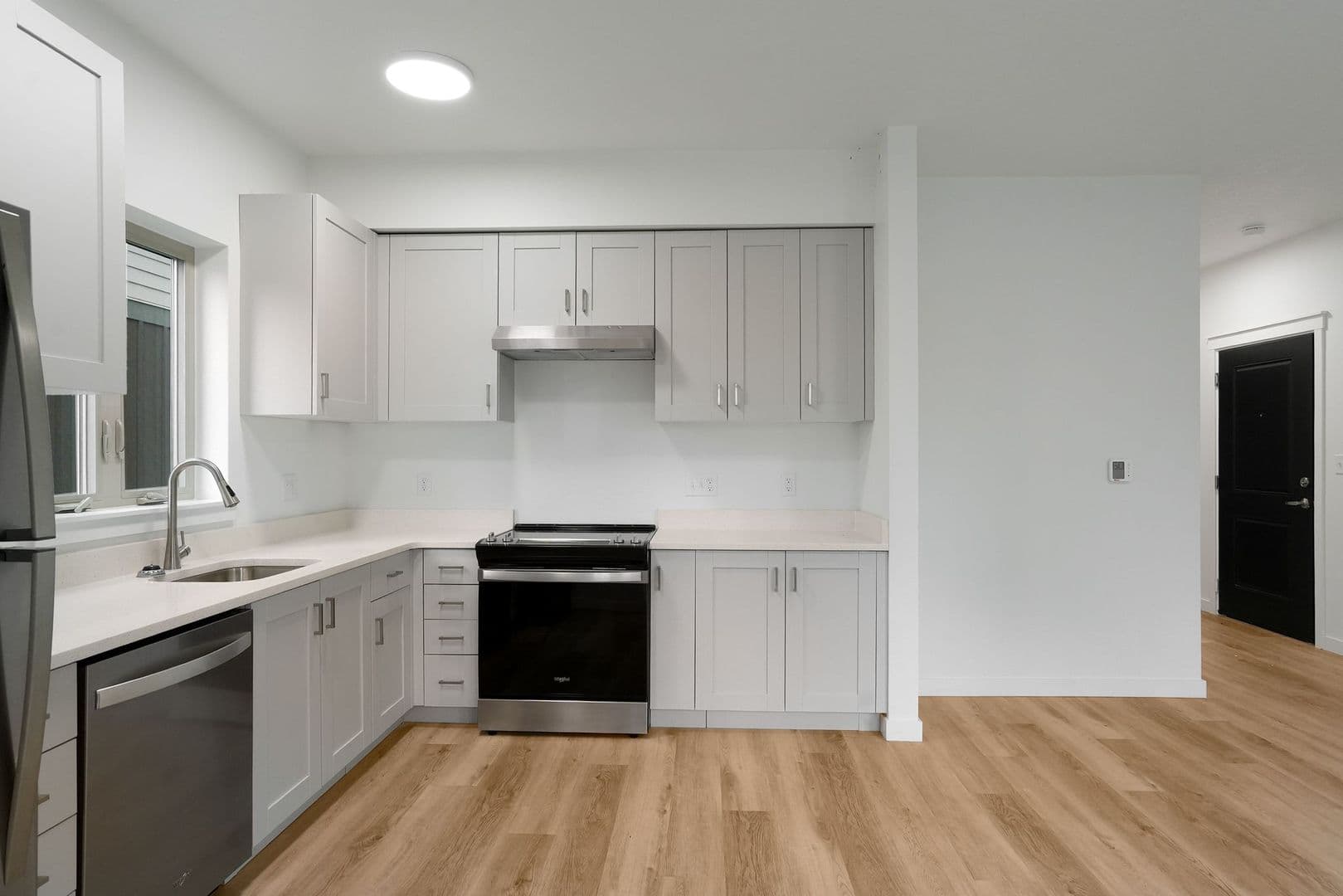 Monmouth Apartment: 300-340 Hoxton Ave