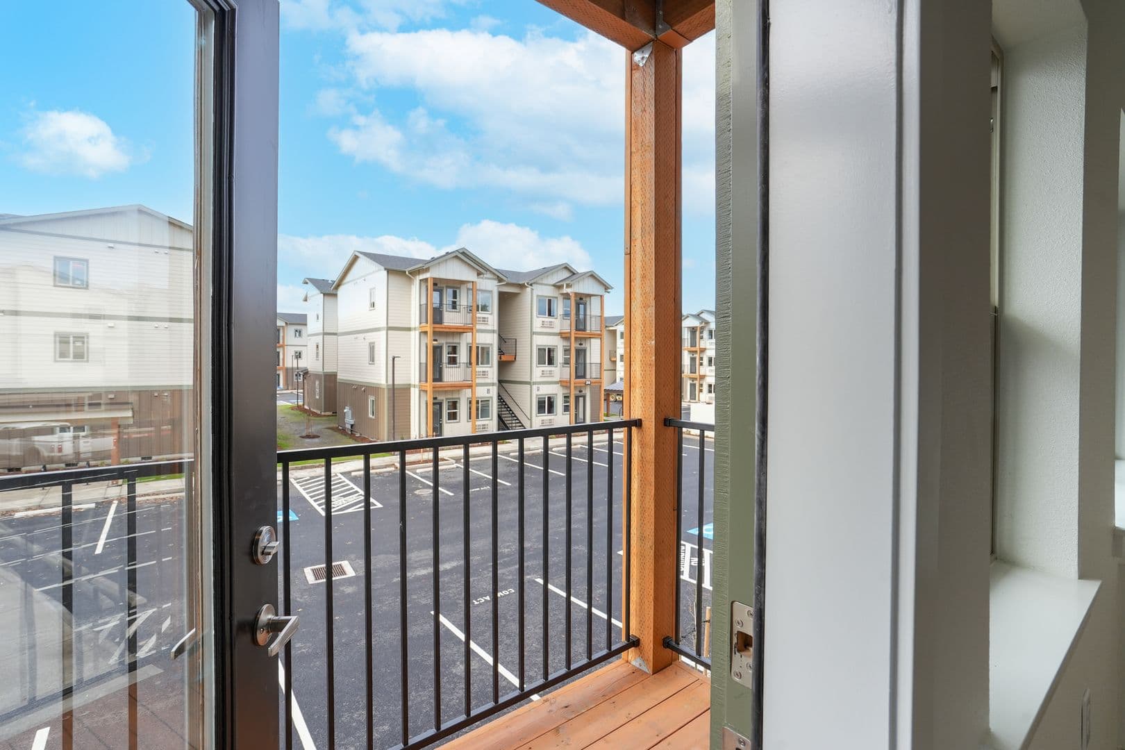Monmouth Apartment: 300-340 Hoxton Ave