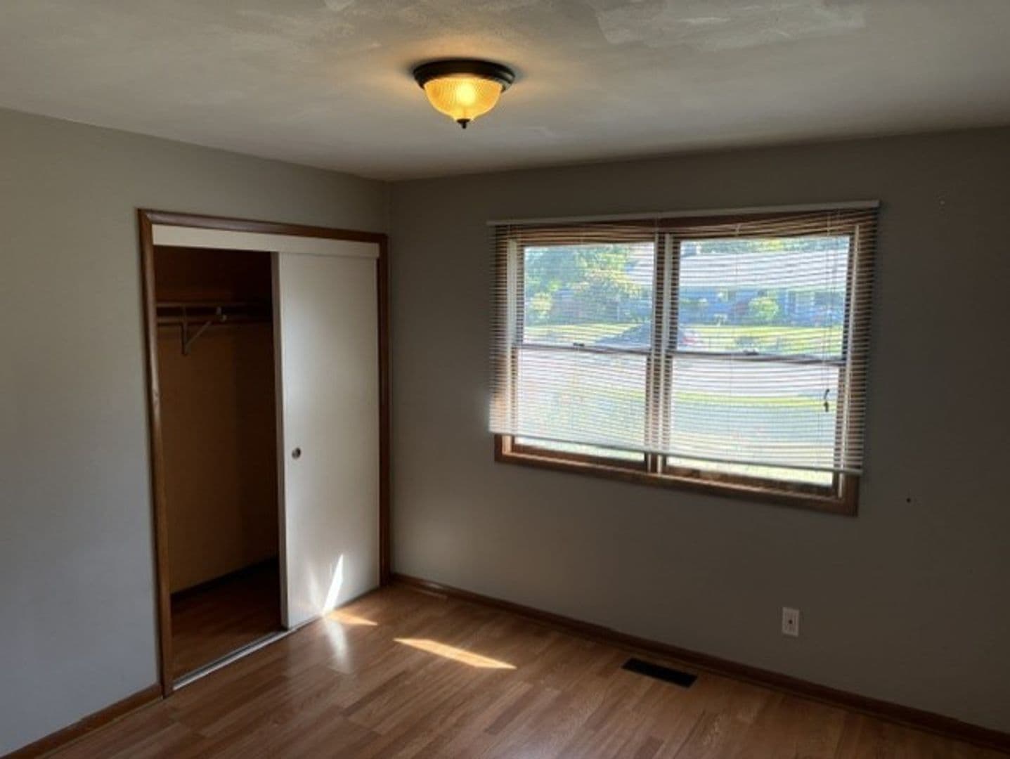 Salem House: 825 Orchard Heights Road NW