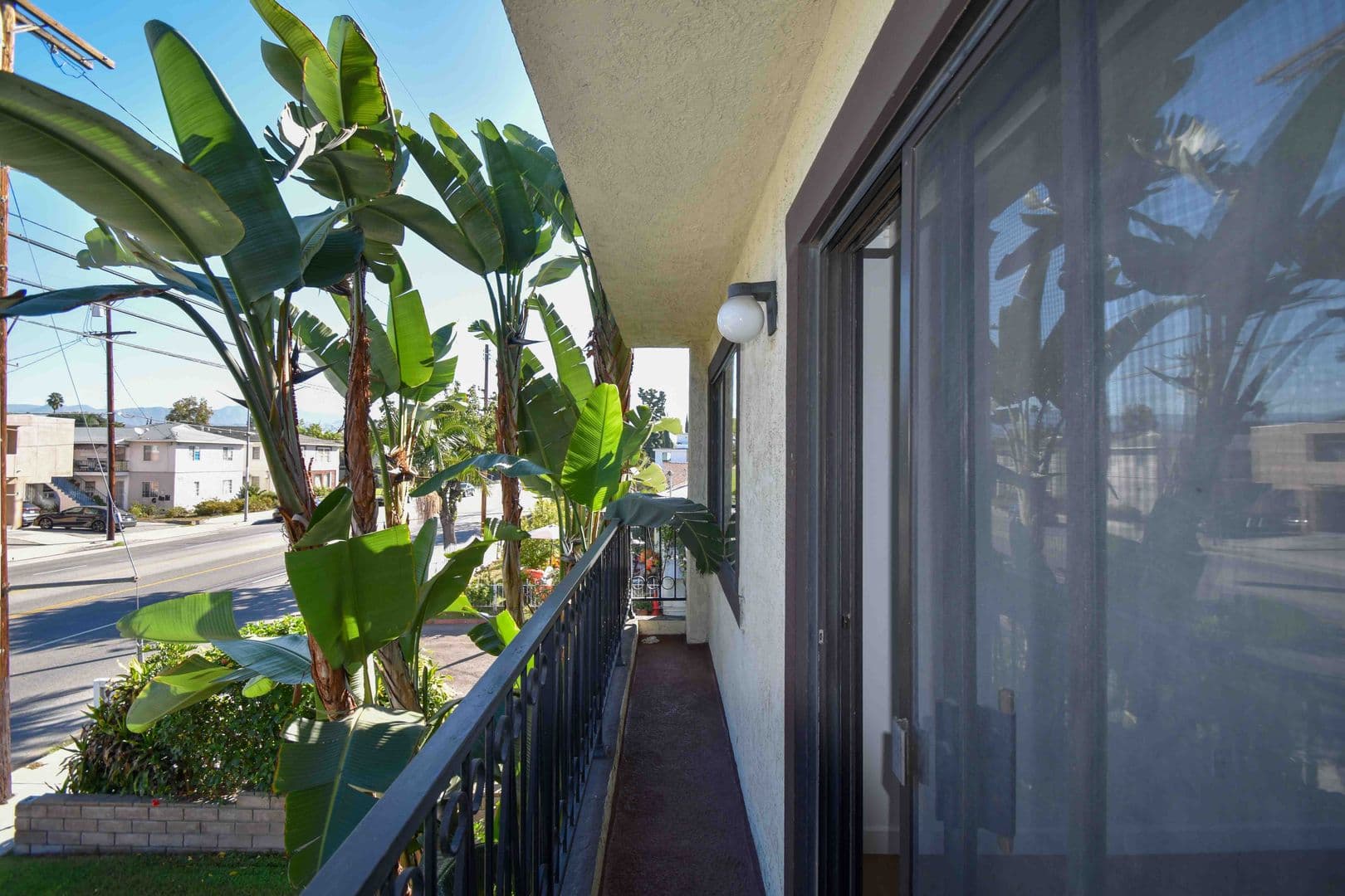 North Hollywood Apartment: 12338 Oxnard Street