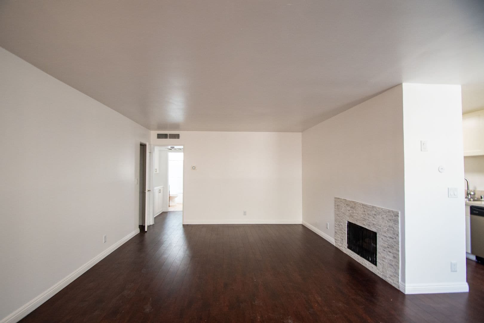 Sherman Oaks Apartment: 15128-44 Burbank Boulevard
