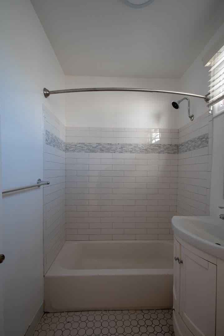 North Hollywood Apartment: 11034-11038 La Maida Street