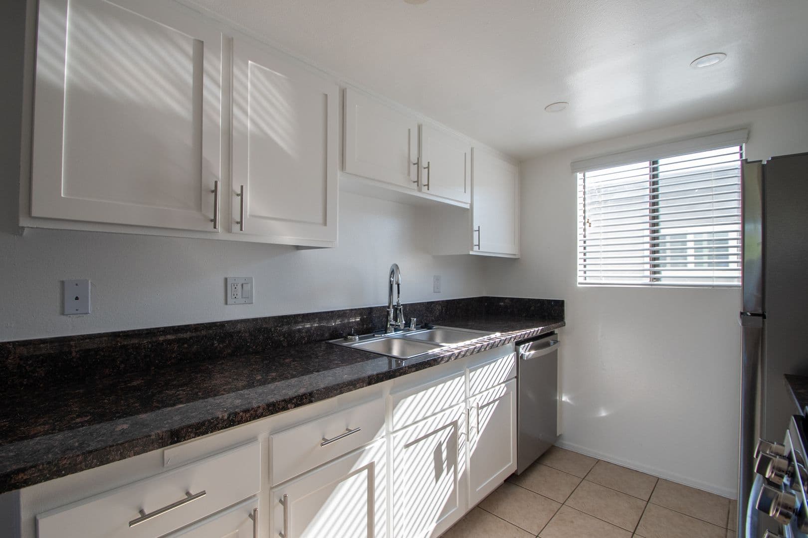 Valley Village Apartment: 12352 Burbank Blvd